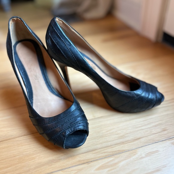 L.A.M.B. Black Peep-Toe Leather Women’s Heels - Picture 1 of 13